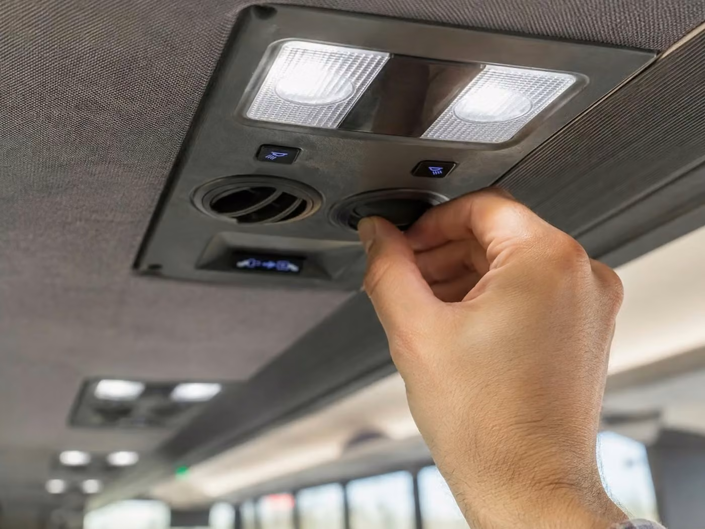 santa paula 15 passenger minibus air conditioning