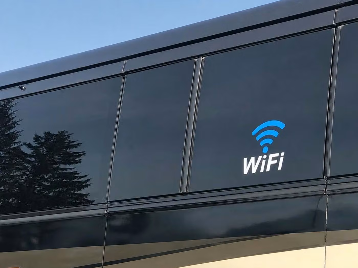 santa paula 15 passenger minibus wifi