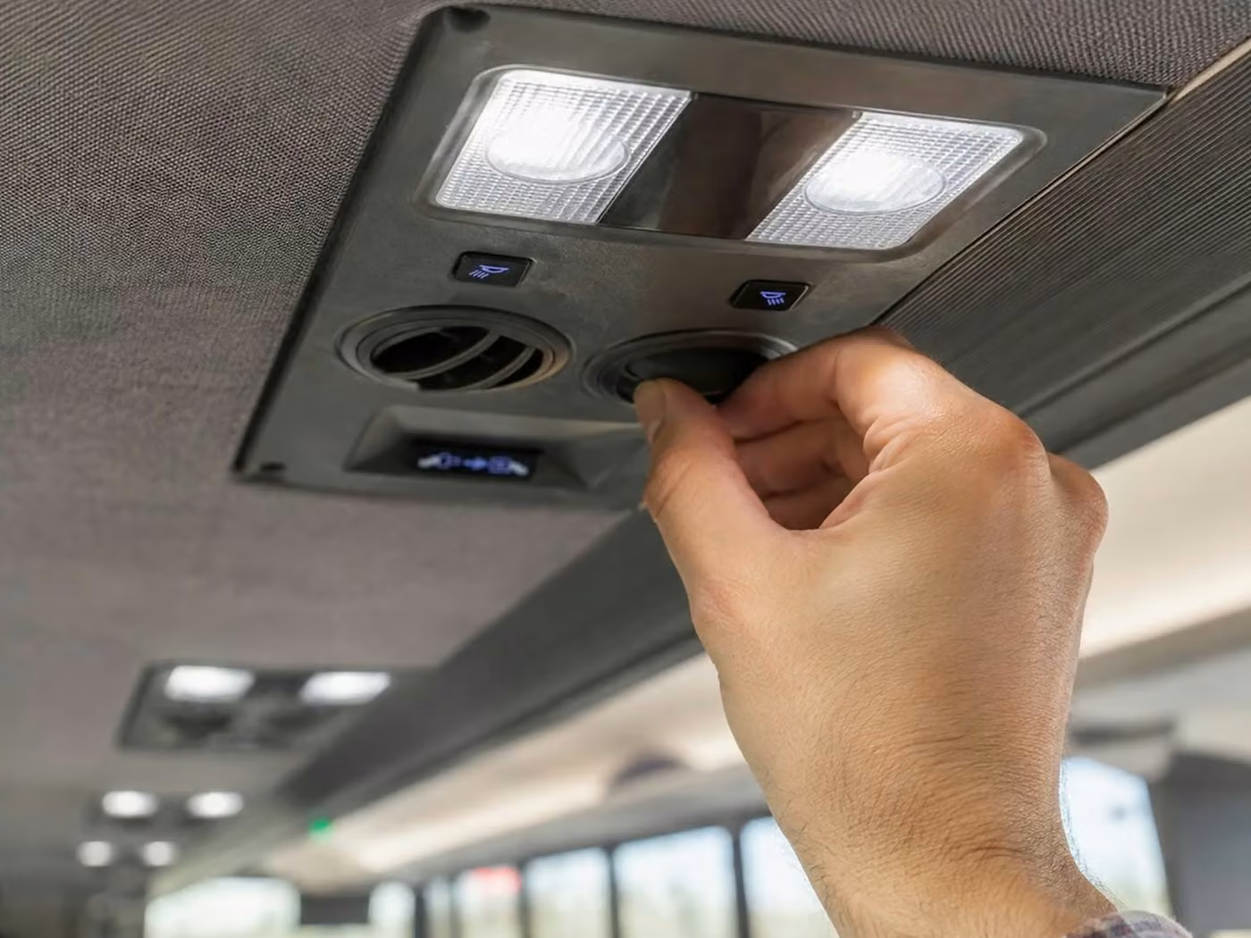 santa paula 18 passenger minibus climate control