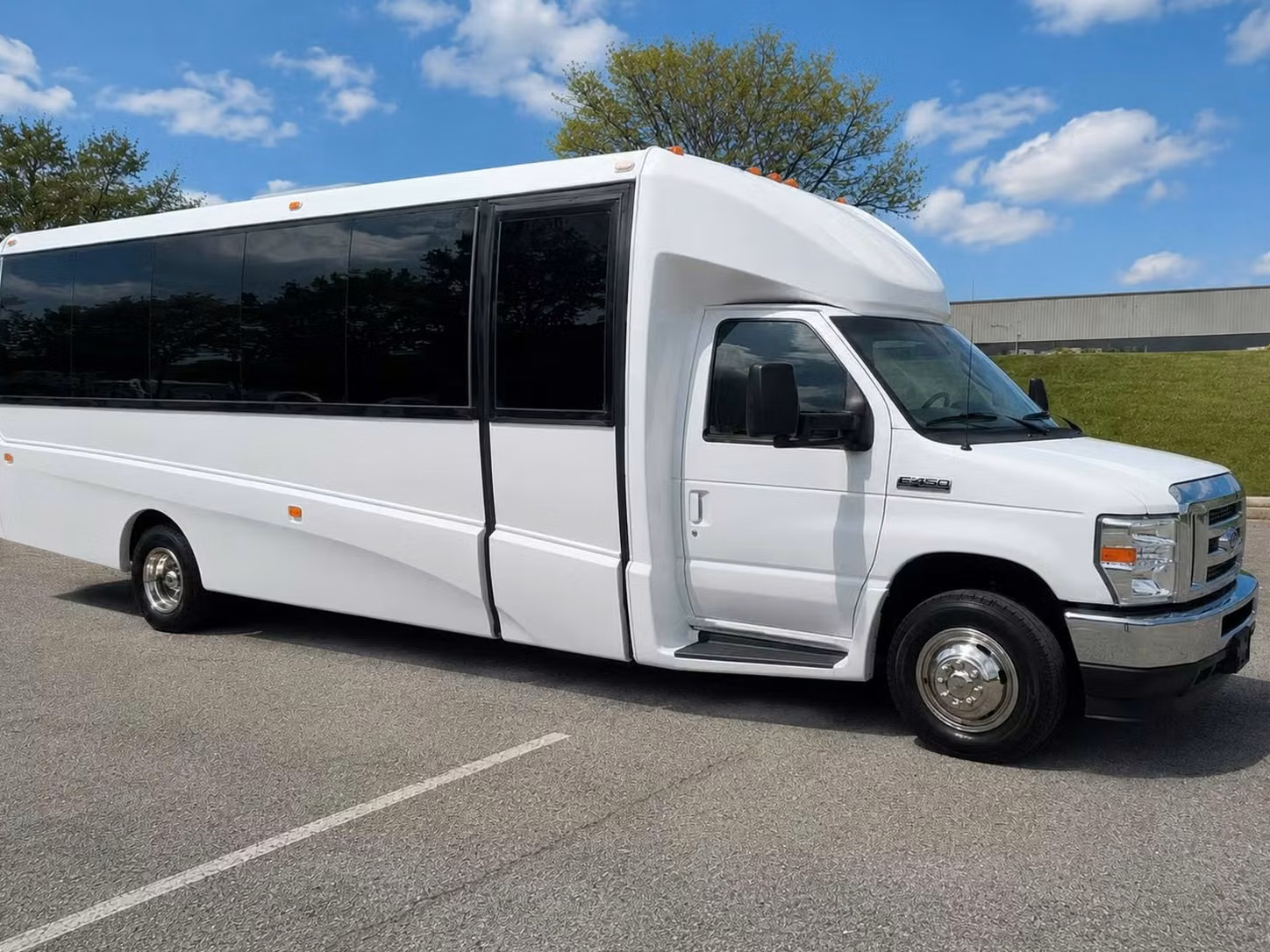 santa paula 20 passenger minibus rental