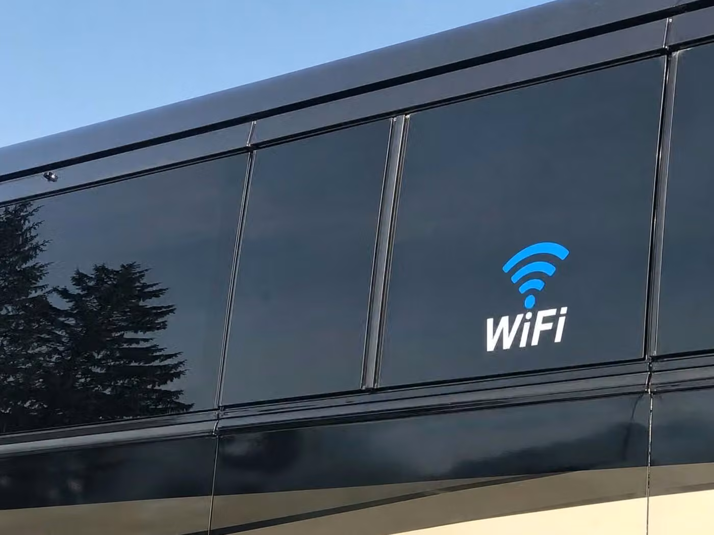 santa paula 20 passenger minibus wifi