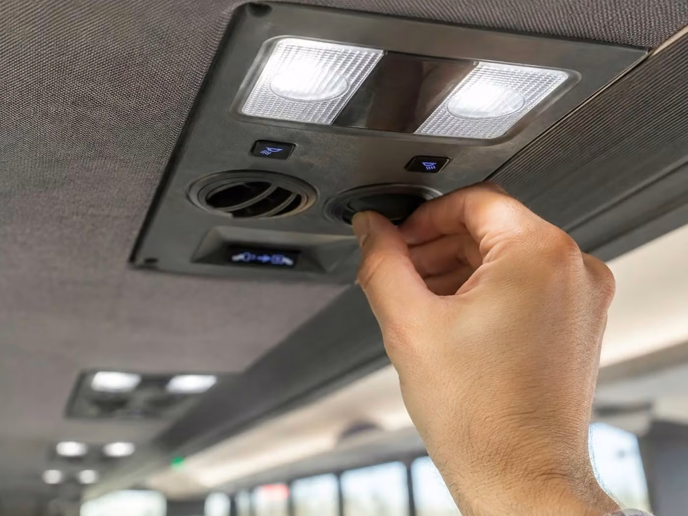 santa paula 35 passenger minibus air conditioning