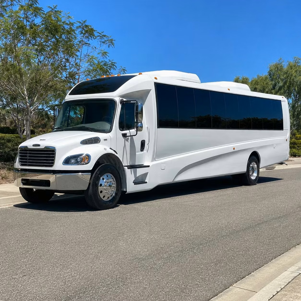 santa paula 35 passenger minibus rental